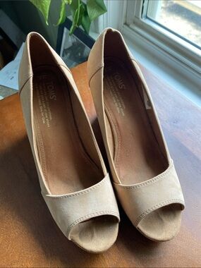 TOMS Women’s Nude Peep-Toe Wedge Pumps